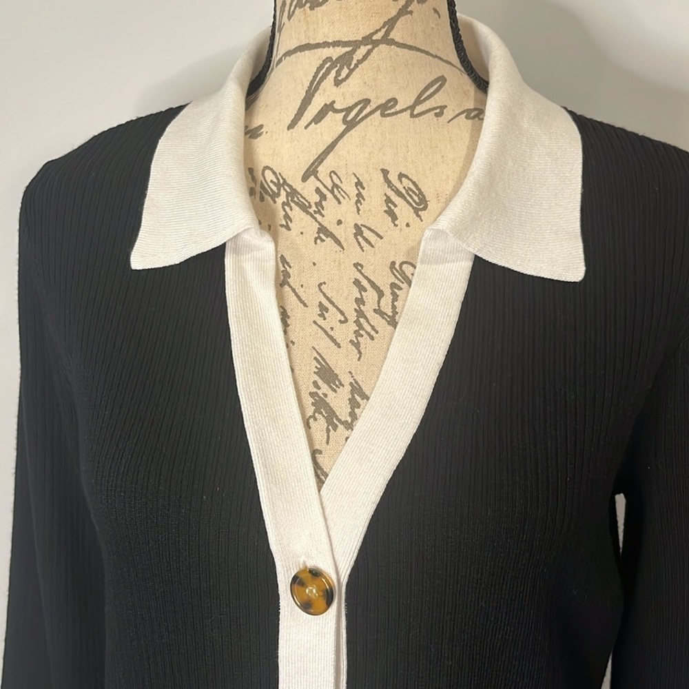 Cable & Gauge ribbed button front sweater with white collar M - Picture 2 of 7